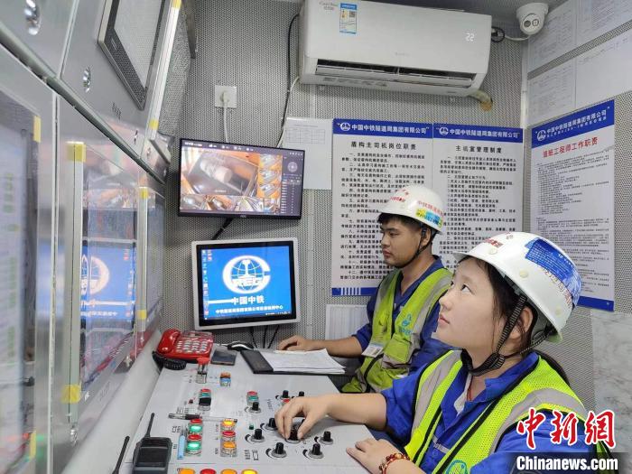 中國最大水壓、最大埋深海底隧道工程建設(shè)快速推進
