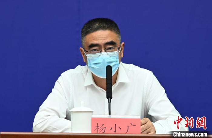 成都市政府副秘書長、市衛(wèi)健委主任楊小廣?！“苍?攝