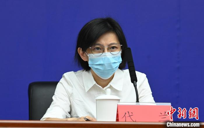 成都市經(jīng)信局總工程師代蘭?！“苍?攝