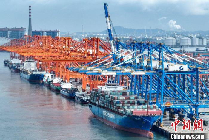 圖為北部灣港欽州自動(dòng)化集裝箱碼頭。　敖帥昌 攝