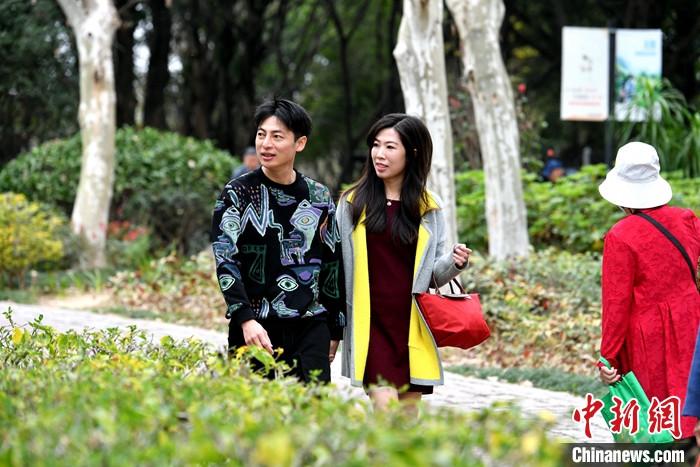 圖為3月15日，張家豪(左)與林佳臻在福建福州金山公園游玩。 <a target='_blank' href='/'><p  align=