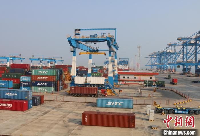 北部灣港欽州自動化集裝箱碼頭。　陳秋霞 攝