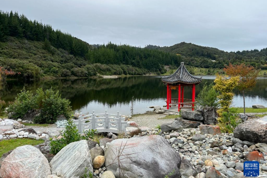 這是4月29日拍攝的新西蘭羅斯華人淘金紀念公園一角。新華社發(fā)（沃爾特 攝）