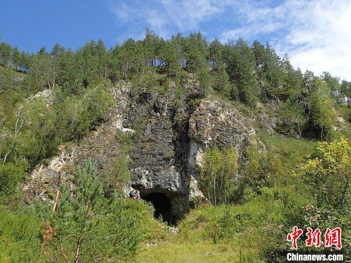 丹尼索瓦洞的入口(圖片來自Richard G. Roberts)?！∈┢樟指瘛ぷ匀?供圖