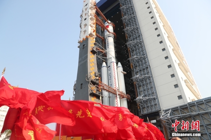 圖為轉運現場。攝影 邱立軍 黃國暢