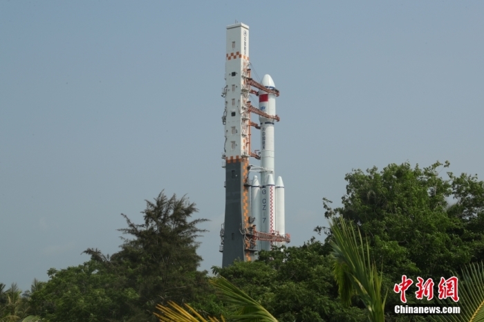 圖為轉運現場。攝影 邱立軍 黃國暢