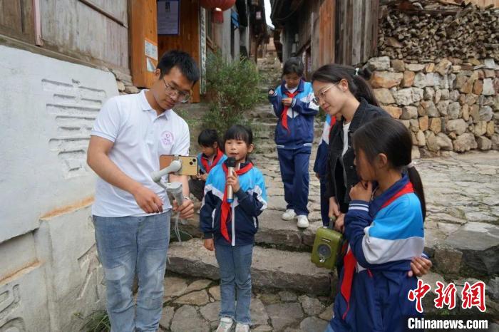 杜曉帆與該中心教師團隊積極探索文化遺產(chǎn)方法論，深耕鄉(xiāng)村遺產(chǎn)領(lǐng)域?！?fù)旦大學國土與文化資源研究中心供圖