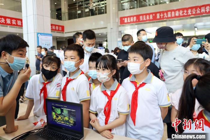 中科院自動化所“自動化之光”公眾科學日活動現(xiàn)場。　中科院自動化所 供圖