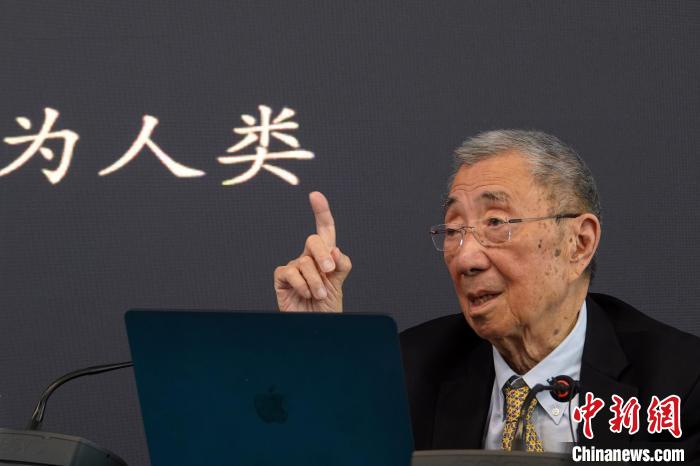 高能論壇上，丁肇中先生與現(xiàn)場聽眾交流?！?lt;a target='_blank' href='/'><p  align=