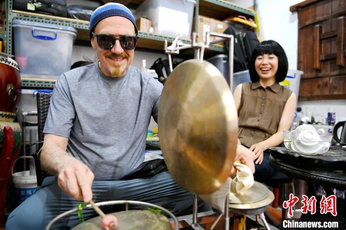 代表團(tuán)成員在漳州木偶表演館開展文化藝術(shù)交流活動?！埥鸫?攝