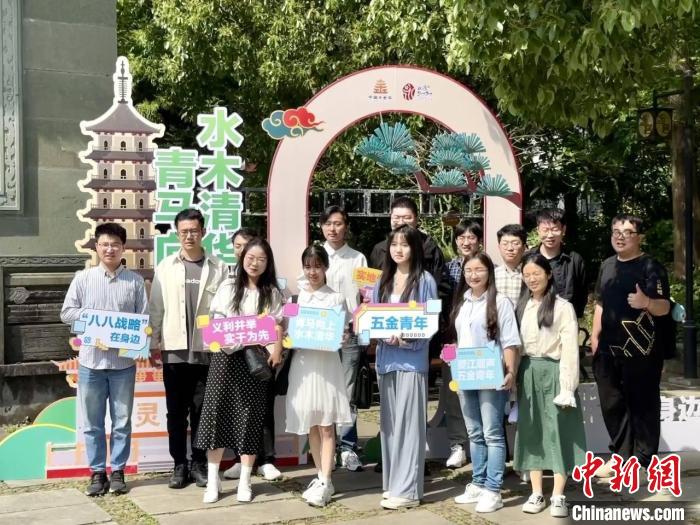 宣講團(tuán)成員在永康市合影?！吴晫?攝