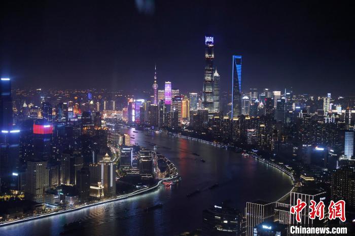 6月3日晚，鳥瞰上海黃浦江兩岸城市夜景?！∫罅⑶?攝