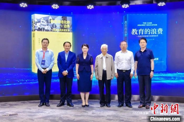 數(shù)智時(shí)代教育面臨怎樣的新機(jī)遇？專家：積極挖潛創(chuàng)新、謹(jǐn)慎應(yīng)對挑戰(zhàn)