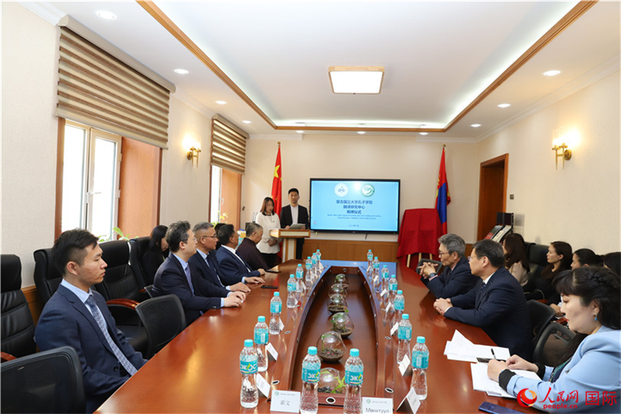 翻譯研究中心揭牌儀式現(xiàn)場。人民網(wǎng)記者 霍文攝