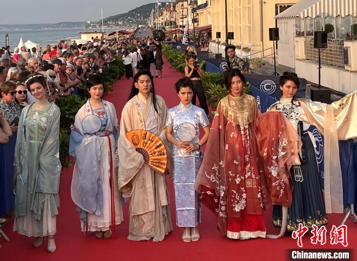 當(dāng)?shù)貢r間6月16日，2023年卡布爾電影節(jié)中國日活動舉行?！≈鬓k方供圖