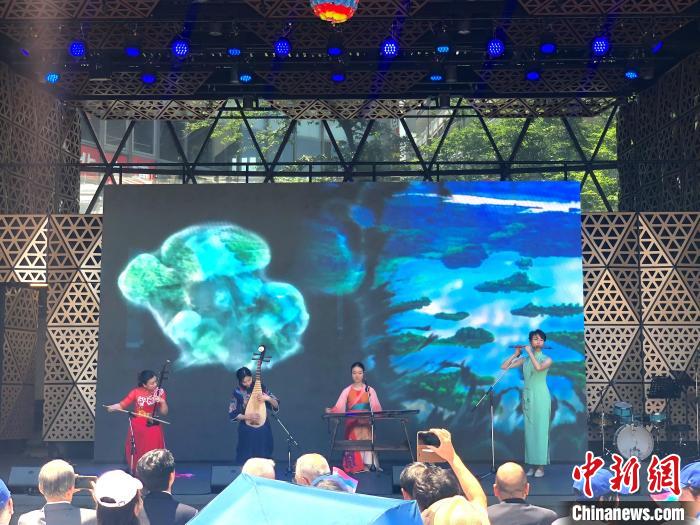 開(kāi)幕式上舞臺(tái)展演之一《水龍吟》。　中國(guó)駐東京旅游辦事處供圖