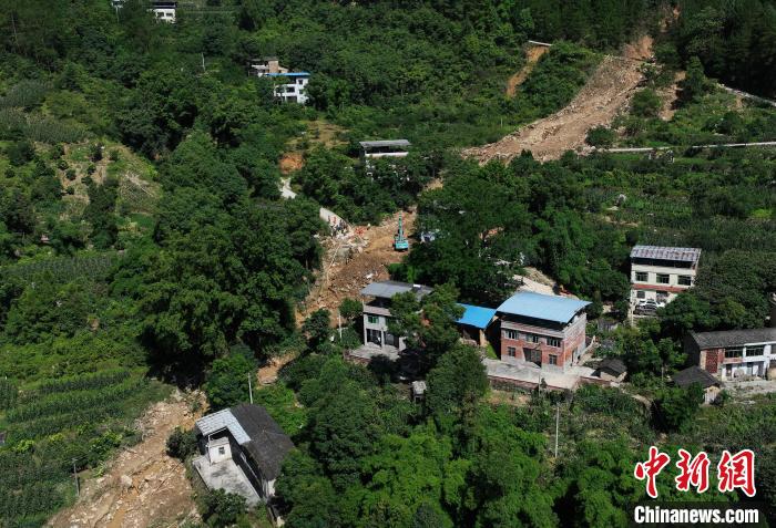 圖為航拍重慶萬州救援現(xiàn)場?！￡惓?攝