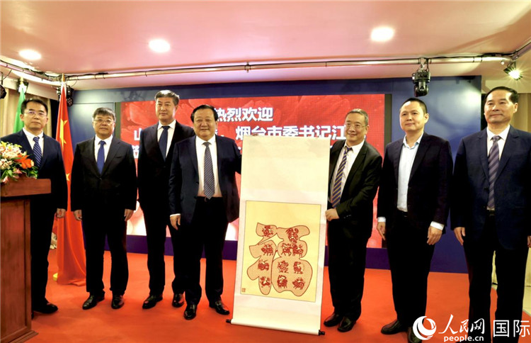 參加座談會的主要嘉賓合影留念。人民網(wǎng)記者宋亦然攝