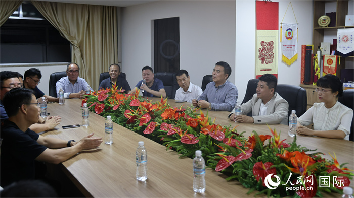 與會代表進(jìn)行座談交流。(人民網(wǎng)記者 時元皓攝)