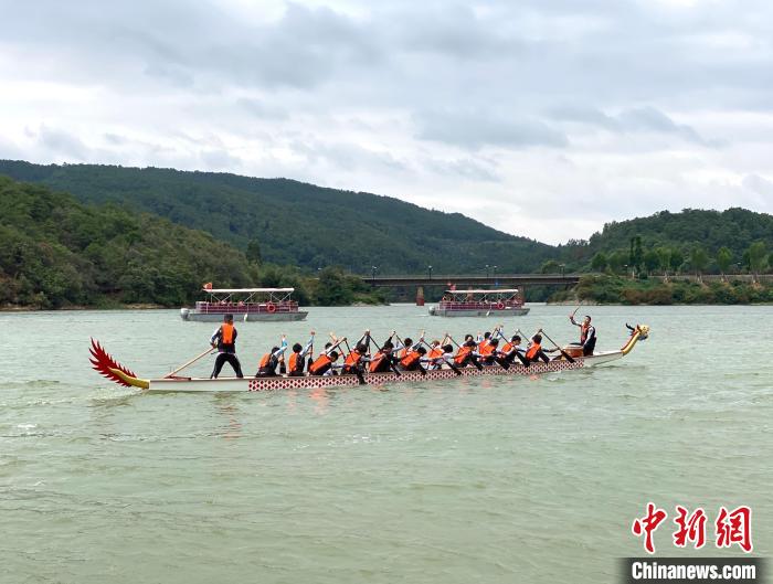 圖為龍舟賽活動?！￡愳o 攝