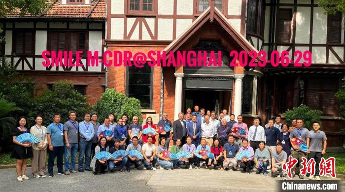 “微笑”衛(wèi)星(SMILE)任務(wù)中歐聯(lián)合轉(zhuǎn)正樣設(shè)計(jì)評(píng)審會(huì)合影?！≈锌圃簢铱臻g科學(xué)中心 供圖