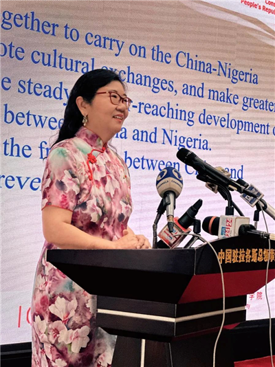 中國駐拉各斯總領(lǐng)館總領(lǐng)事嚴宇清致辭。駐拉各斯總領(lǐng)館供圖