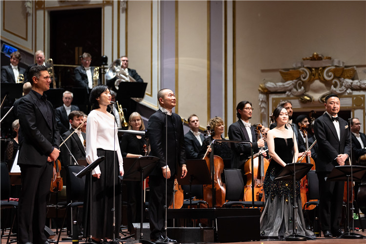 圖片說明： 8月5日，2023愛丁堡國際藝術(shù)節(jié)開幕式音樂會(huì)《慈悲頌》的演出現(xiàn)場(chǎng)。照片由藝術(shù)節(jié)組委會(huì)提供