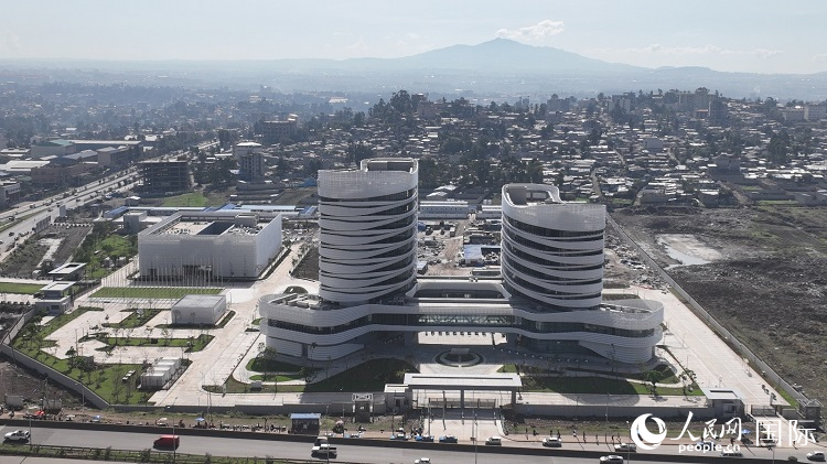 非洲疾病預(yù)防控制中心總部（一期）航拍。人民網(wǎng)記者 劉寧攝