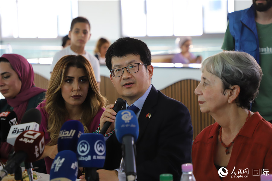 李健在捐贈(zèng)活動(dòng)上致辭。人民網(wǎng)記者 王傳寶攝