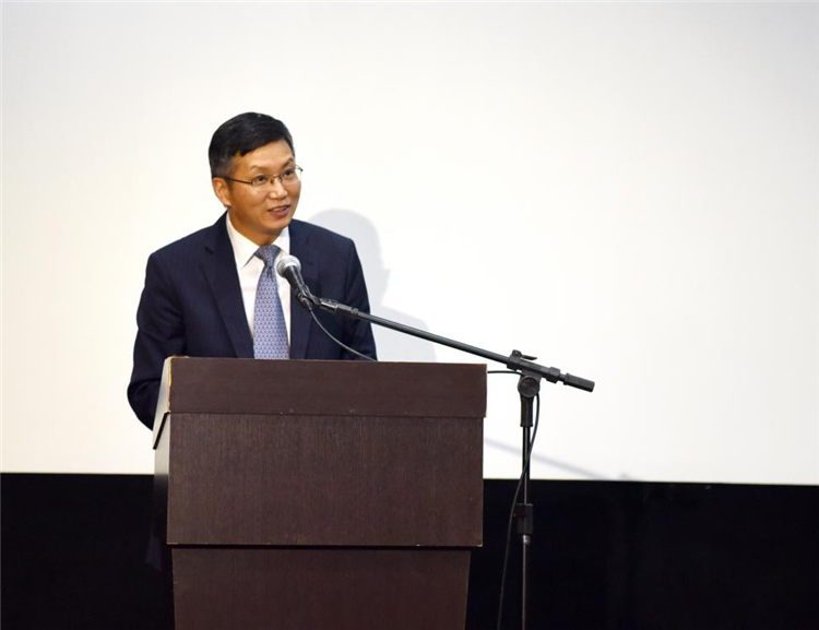 中國駐圣保羅總領事余鵬在開幕活動中致辭。 圣保羅州立大學孔子學院供圖