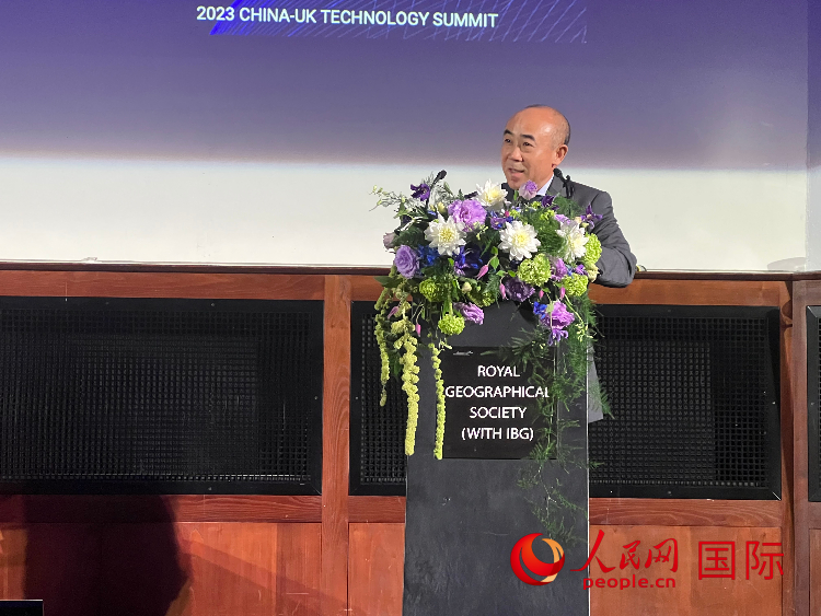 中國駐英國使館科技公參丁明勤發(fā)表致辭。人民網(wǎng)記者 周卓斌攝