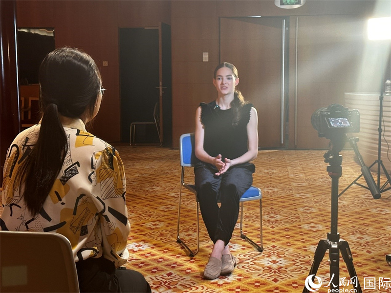 莫斯科大劇院芭蕾舞團首席舞者埃莉奧諾拉·塞弗納德接受人民網(wǎng)記者專訪。人民網(wǎng)記者 申佳平攝