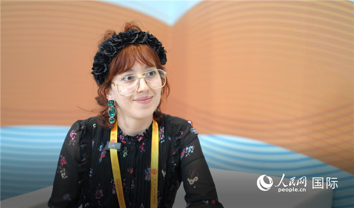 烏拉圭《共和國報》記者瓦倫蒂娜·加西亞接受人民網(wǎng)記者采訪。人民網(wǎng)記者 王天樂攝