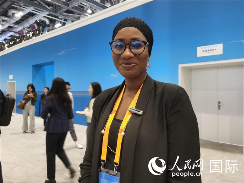 塞內(nèi)加爾塞內(nèi)網(wǎng)記者阿瓦·法耶接受人民網(wǎng)采訪。 人民網(wǎng) 孫鴻宇攝