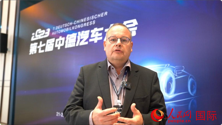 薩爾州經(jīng)濟(jì)發(fā)展局局長斯特凡·施魏策爾接受人民網(wǎng)采訪。人民網(wǎng) 劉動攝