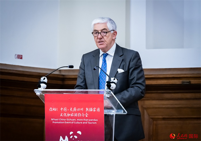 英中商業(yè)發(fā)展中心主席約翰·麥克萊恩致辭。人民網(wǎng) 郭錦標攝