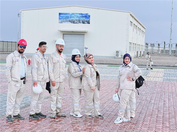 部分伊拉克員工合影。中國石油工程建設有限公司供圖