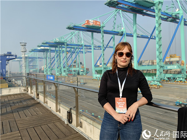 阿根廷公共電視臺記者萊蒂西亞接受采訪。人民網(wǎng)記者 符園園攝