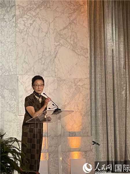 方李邦琴在頒獎臺上。人民網(wǎng)記者 鄧圩攝