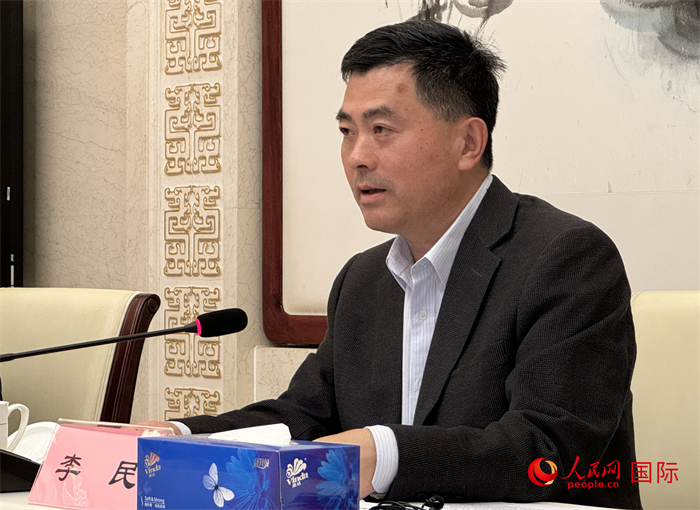 10月31日，歐美同學(xué)會秘書長李民在第五屆中法文化論壇媒體吹風(fēng)會上講話。（人民網(wǎng) 謝瑩攝）