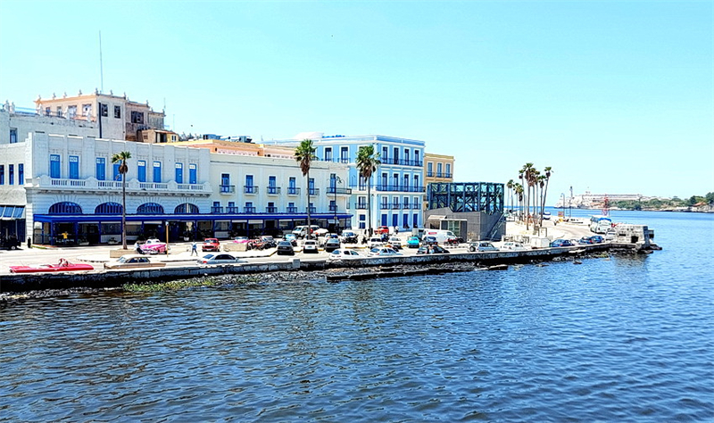 連接哈瓦那新老城區(qū)的海濱大道。于世文攝