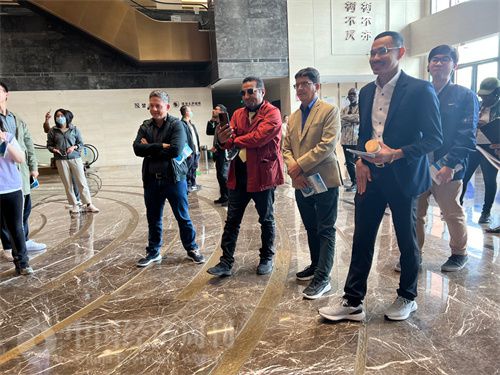   （外媒記者參觀中國藥都中醫(yī)藥博物館。中國經(jīng)濟周刊記者 郭志強 攝）