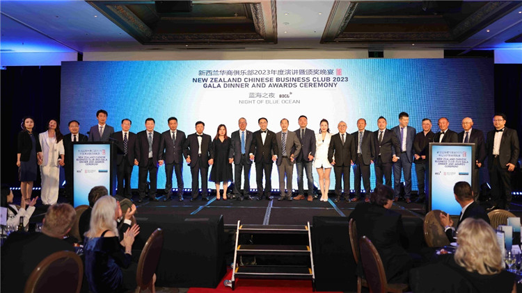 新西蘭華商聯(lián)合總會首批會員代表上臺亮相。攝影：張凱