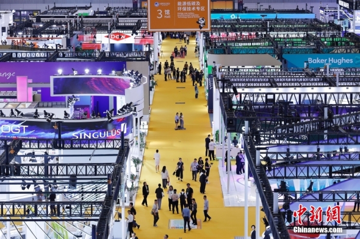 11月5日，第六屆中國(guó)國(guó)際進(jìn)口博覽會(huì)在國(guó)家會(huì)展中心(上海)開(kāi)幕。<a target='_blank' href='/'><p  align=