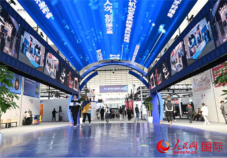 11月7日上午，2023年世界互聯網大會“互聯網之光”博覽會在浙江烏鎮(zhèn)開幕。人民網記者 葉賓得攝