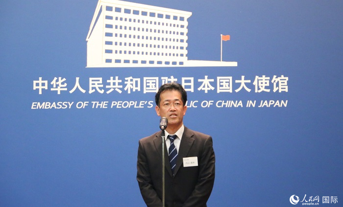 導(dǎo)師代表、東京大學(xué)教授內(nèi)山真伸發(fā)表致辭。人民網(wǎng) 許可攝