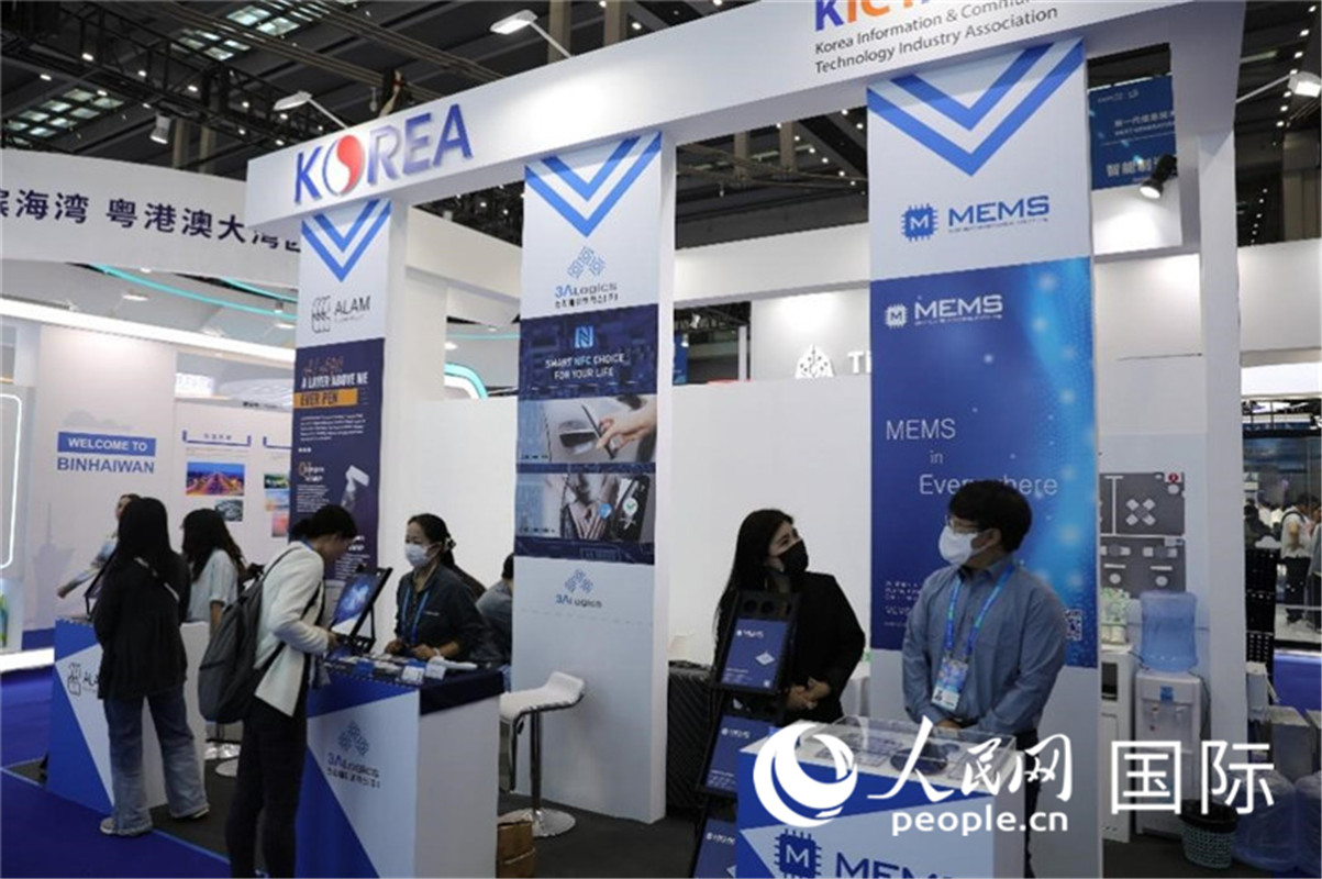 第二十五屆中國國際高新技術(shù)成果交易會(huì)15日在深圳開幕，圖為韓國企業(yè)展臺(tái)（人民網(wǎng)記者 魯揚(yáng)攝）