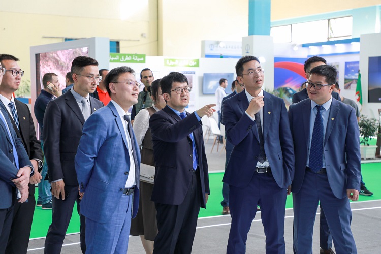 中國駐阿爾及利亞大使李?。ㄓ胰┮暡熘袊ㄖ刮? 中國建筑供圖