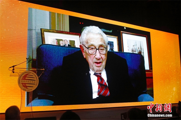 當(dāng)?shù)貢r(shí)間2023年1月18日晚，美國中國總商會(huì)(CGCC)在紐約舉行2023年中國農(nóng)歷新年晚宴。圖為亨利·基辛格以視頻方式致辭。<a target='_blank' href='/' _fcksavedurl='/'><p  align=