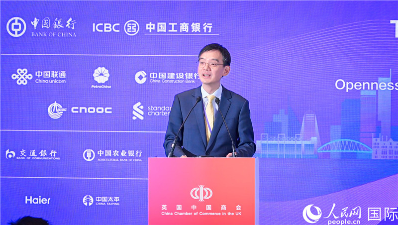 英國中國商會(huì)會(huì)長、中國銀行倫敦分行行長方文建 致歡迎辭。人民網(wǎng) 郭錦標(biāo)攝